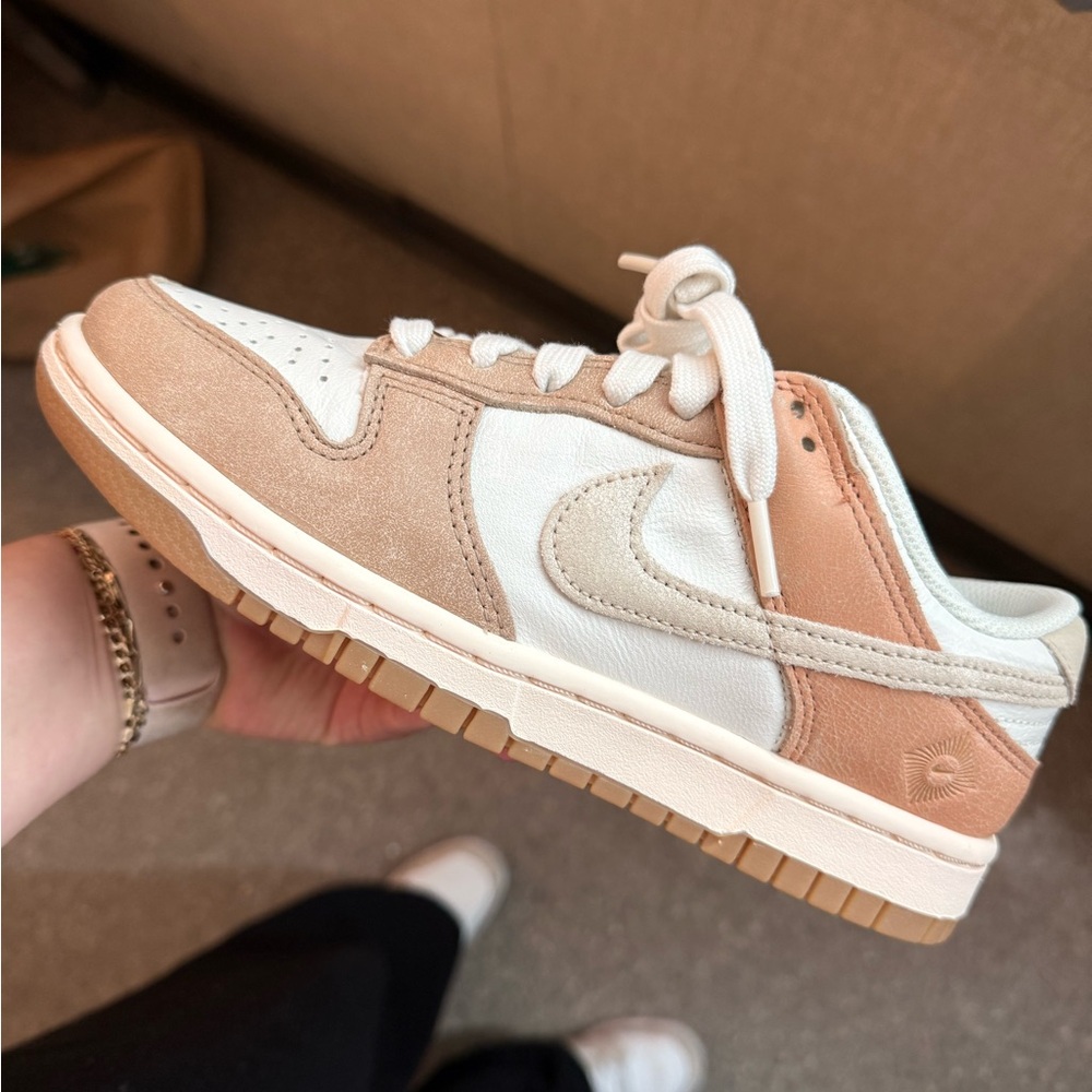 Women’s Nike Dunk Low SE size 6.5